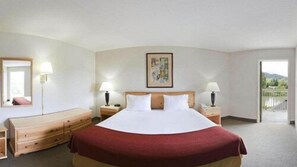 Desk, iron/ironing board, free cots/infant beds, free WiFi - The Lodge at Roseburg (Roseburg)