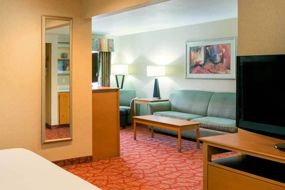 Suite, 1 King, Balcony, Riverview | Desk, iron/ironing board, free WiFi, bed sheets