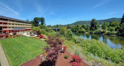 The Lodge at Roseburg