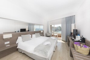 Escritorio, wifi, ropa de cama