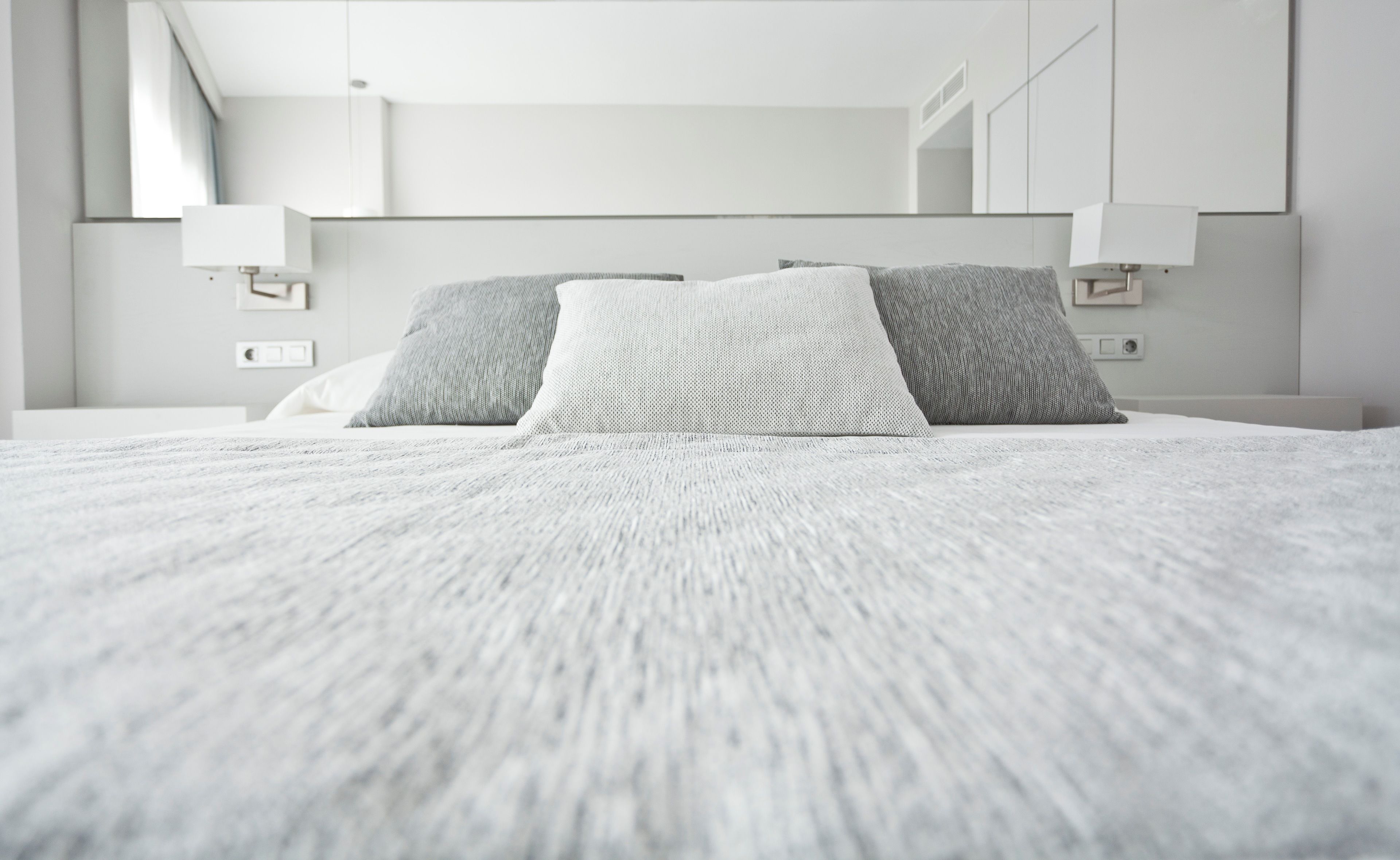 Escritorio, wifi gratis y ropa de cama 