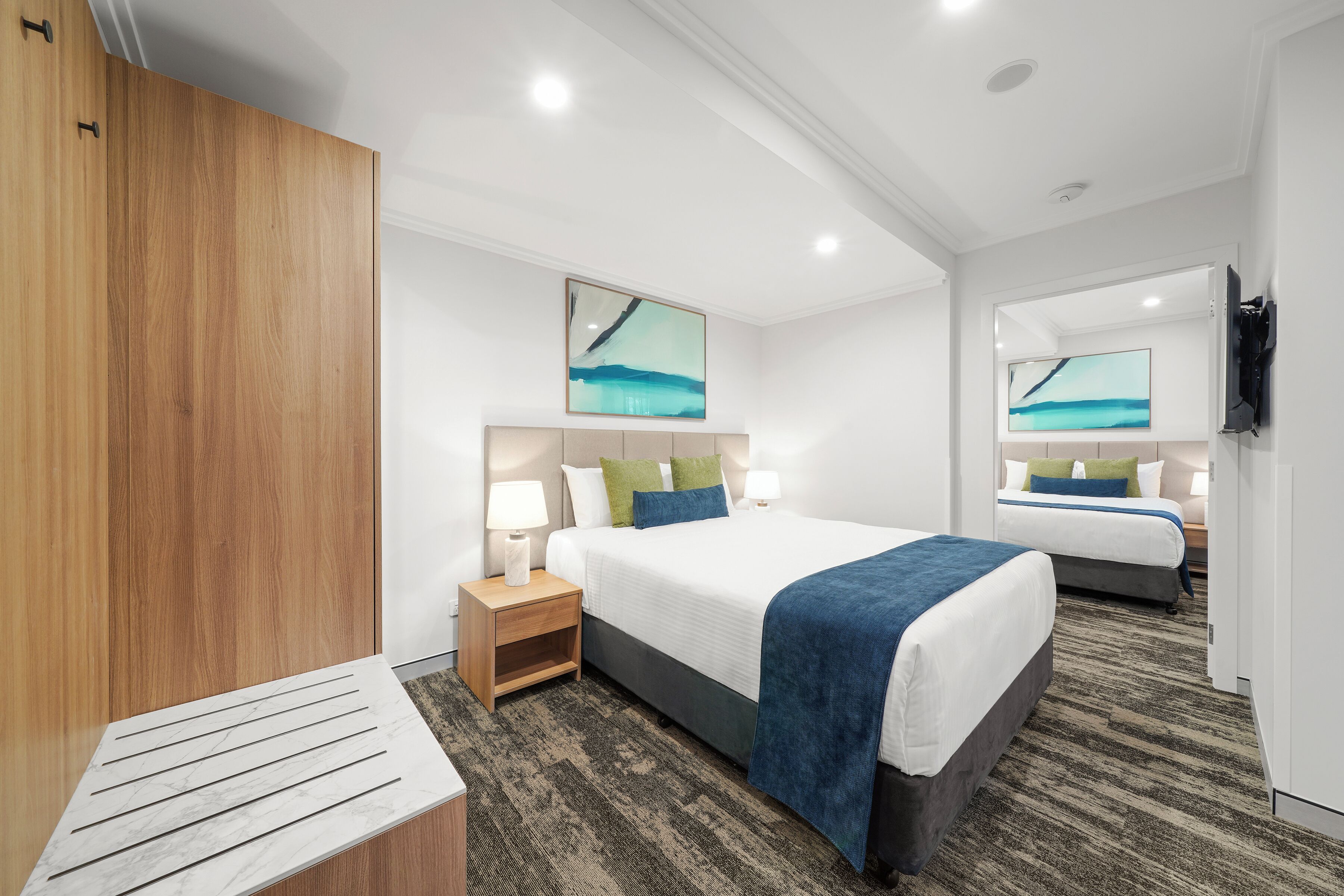 Executive Suite | Select Comfort beds, desk, iron/ironing board, free WiFi