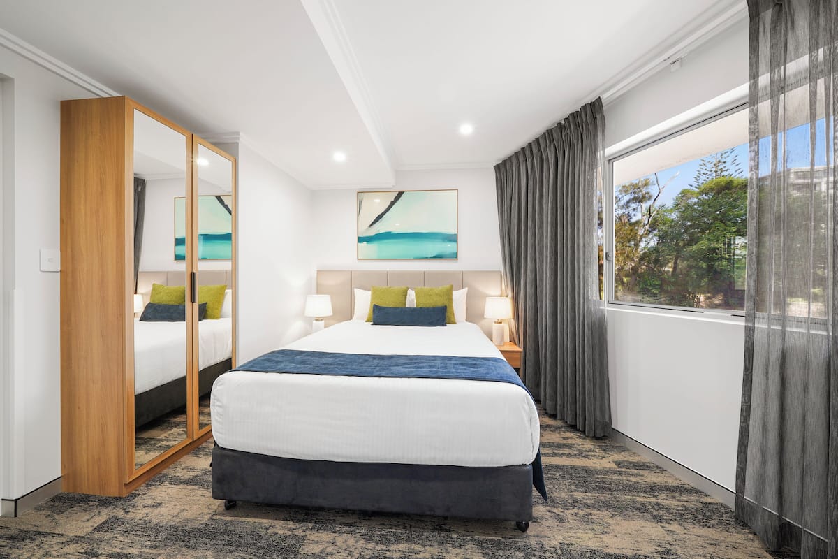 Chambre Supérieure | Matelas Select Comfort, bureau, fer et planche à repasser, Wi-Fi gratuit