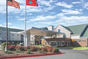 Exterior - La Quinta Inn & Suites by Wyndham Chattanooga-Hamilton Place (Chattanooga)