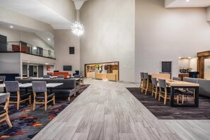 Lobby - La Quinta Inn & Suites by Wyndham Chattanooga-Hamilton Place (Chattanooga)