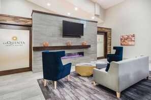 Lobby - La Quinta Inn & Suites by Wyndham Chattanooga-Hamilton Place (Chattanooga)