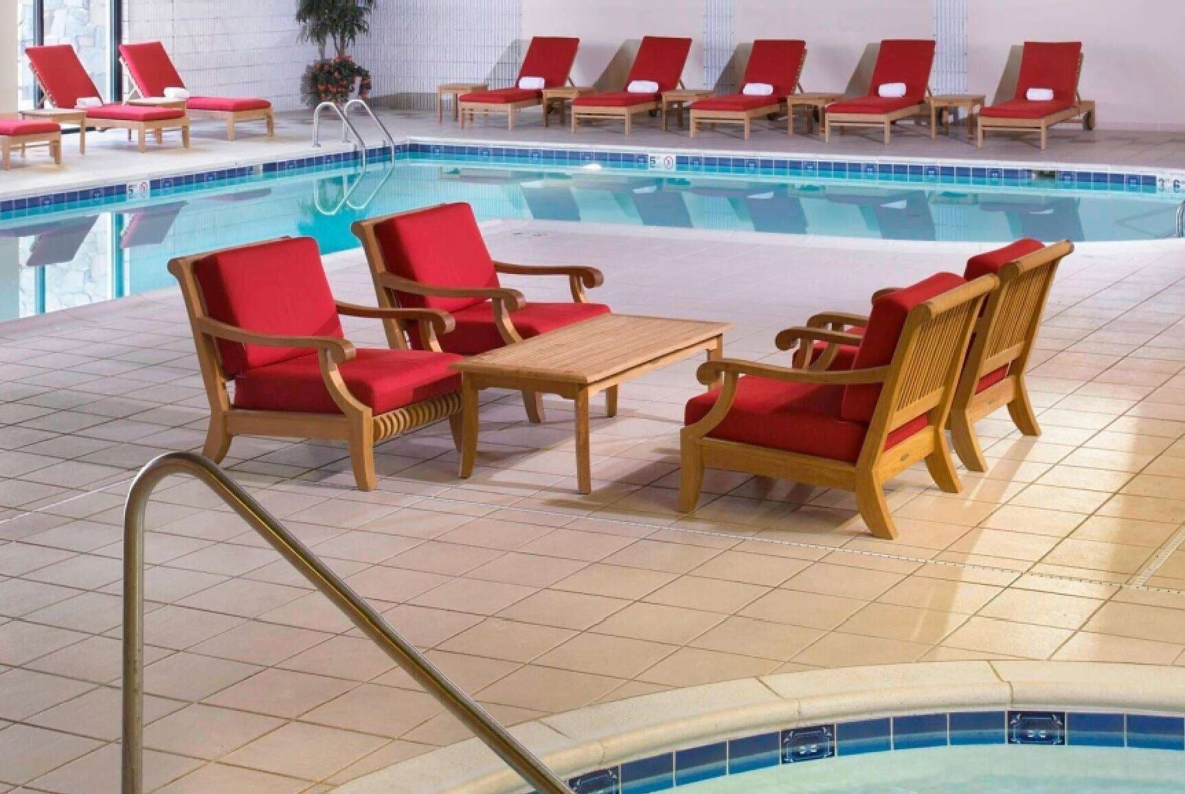 حمام سباحة داخلي