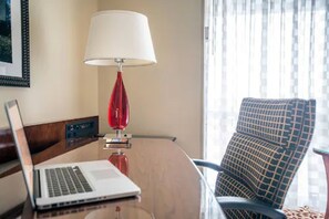 Premium bedding, in-room safe, desk, laptop workspace
