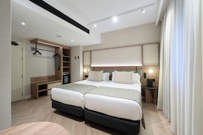 Minibar, in-room safe, desk, iron/ironing board