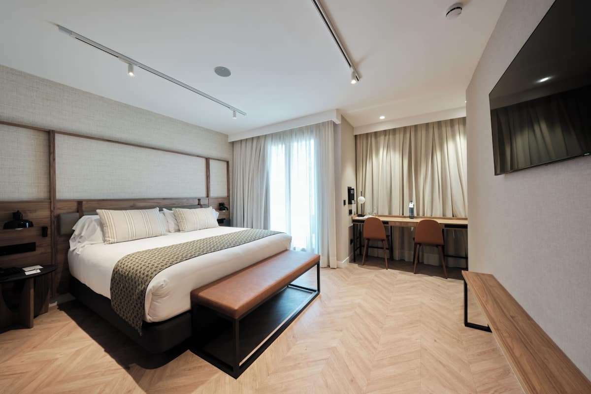 1 chambre, minibar, coffres-forts dans les chambres, bureau