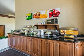 Free daily continental breakfast  - Quality Inn & Suites Frostburg - Cumberland (Frostburg)