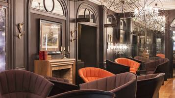 Coin salon dans le hall