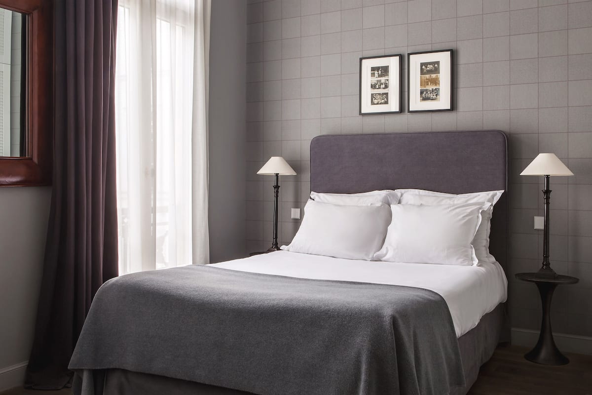 Classic Double Room | 1 bedroom, in-room safe, desk, soundproofing