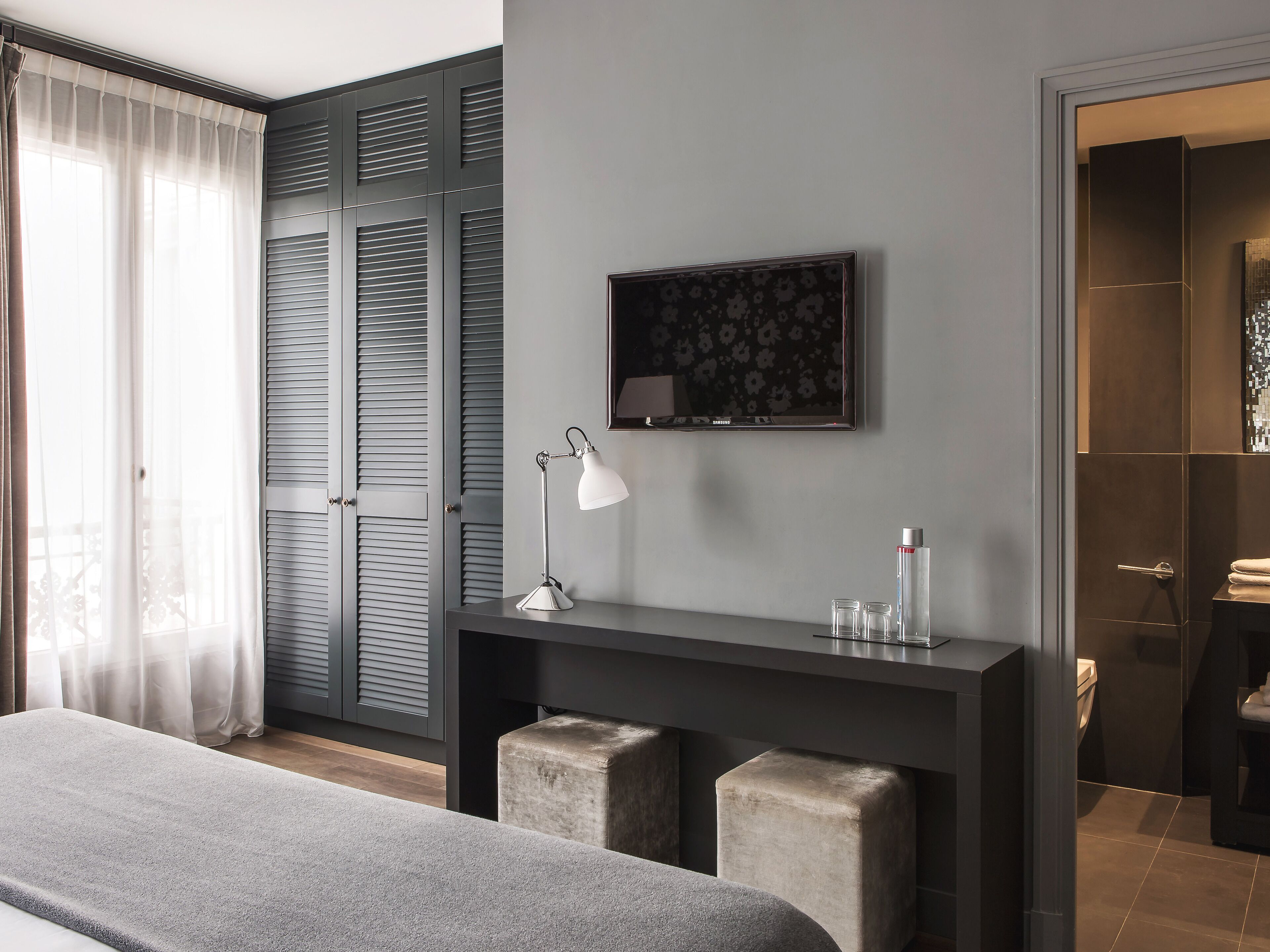 superior room | 1 bedroom, in-room safe, desk, soundproofing