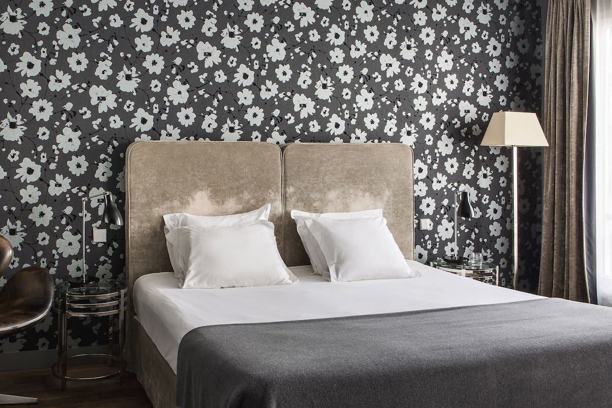 Superior Room | 1 bedroom, in-room safe, desk, soundproofing