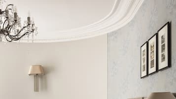 Chambre Deluxe | 1 chambre, coffres-forts dans les chambres, bureau