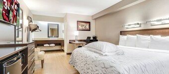 Red Roof Inn PLUS+ Mt Pleasant - Patriots Point