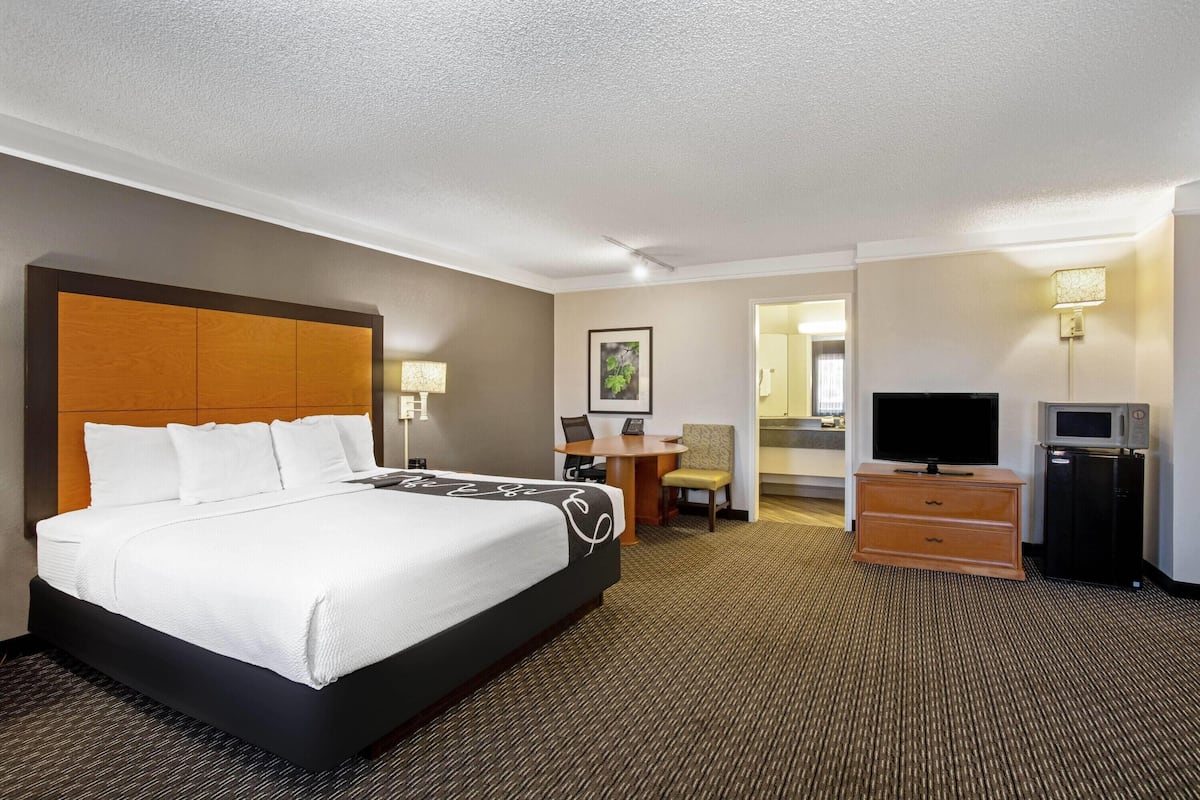 Executive Room, 1 King Bed with Sofa bed, Non Smoking