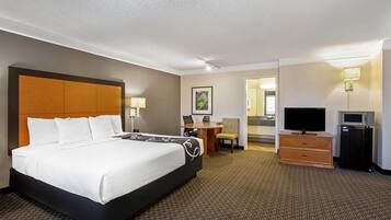 Executive-huone, 1 suuri parisänky ja vuodesohva, tupakointi kielletty | Ylelliset vuodevaatteet, työpöytä, silitysrauta/-lauta, ilmainen Wi-Fi