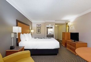 Premium bedding, desk, iron/ironing board, free WiFi