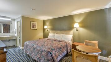 Habitación estándar, 1 cama King size | Caja de seguridad en la habitación y escritorio