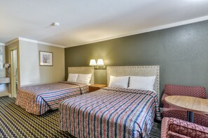 Standard Room, 1 Double Bed | In-room safe, desk, iron/ironing board, free WiFi - Wake Inn (Raleigh)