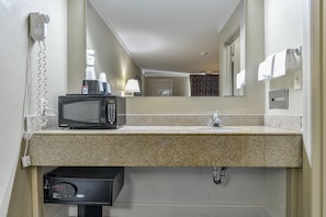 Standard Room, 1 King Bed | Safe - Wake Inn (Raleigh)