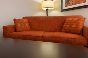 Chambre Standard | Coin séjour | Télévision LCD de 55 pouces avec chaînes par câble, télévision