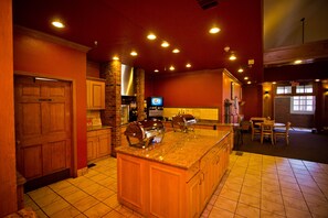 Dining - Suburban Extended Stay Hotel (Omaha)