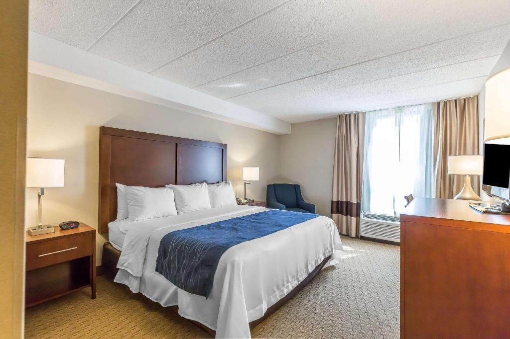 In-room safe, desk, laptop workspace, soundproofing
