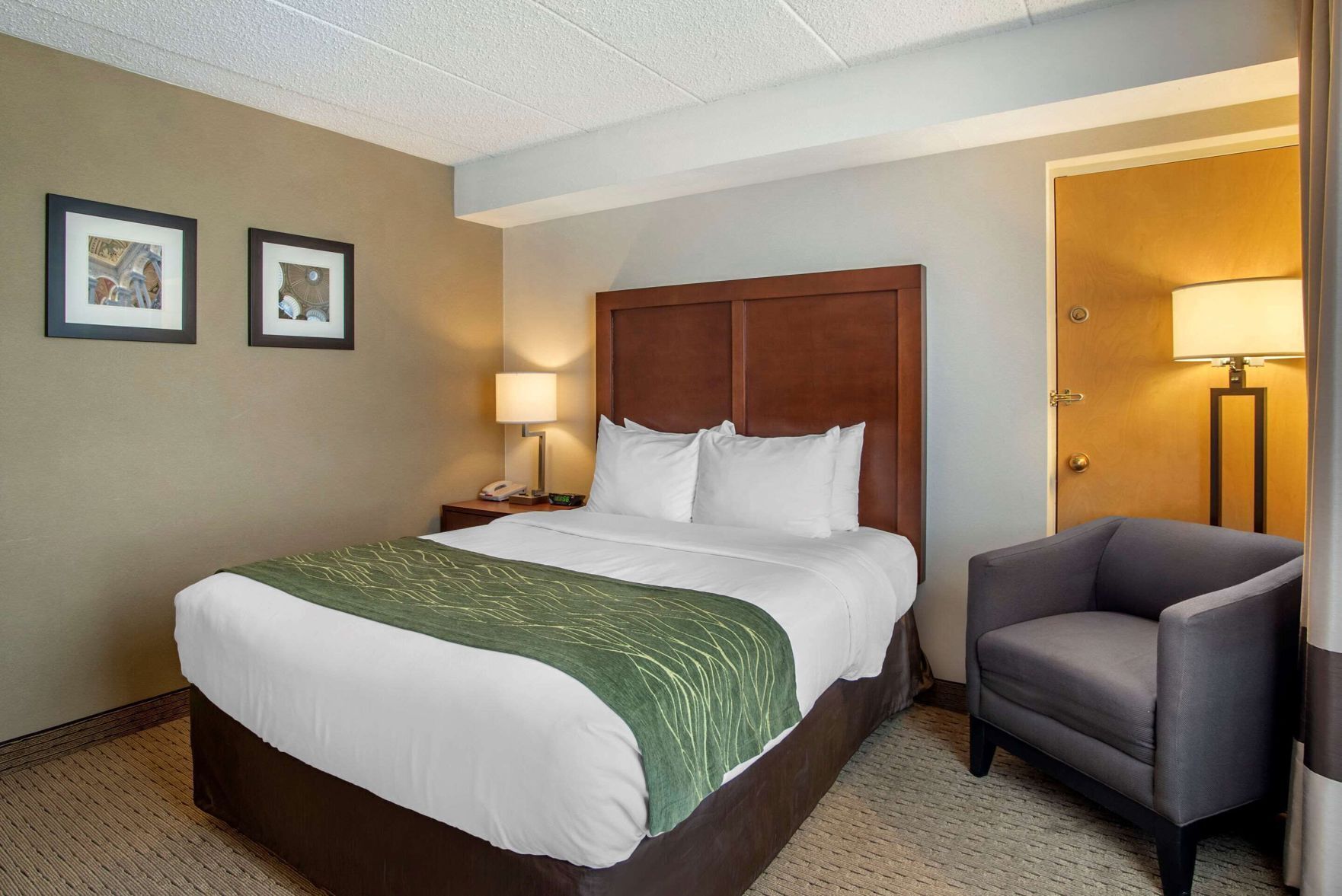 In-room safe, desk, laptop workspace, soundproofing