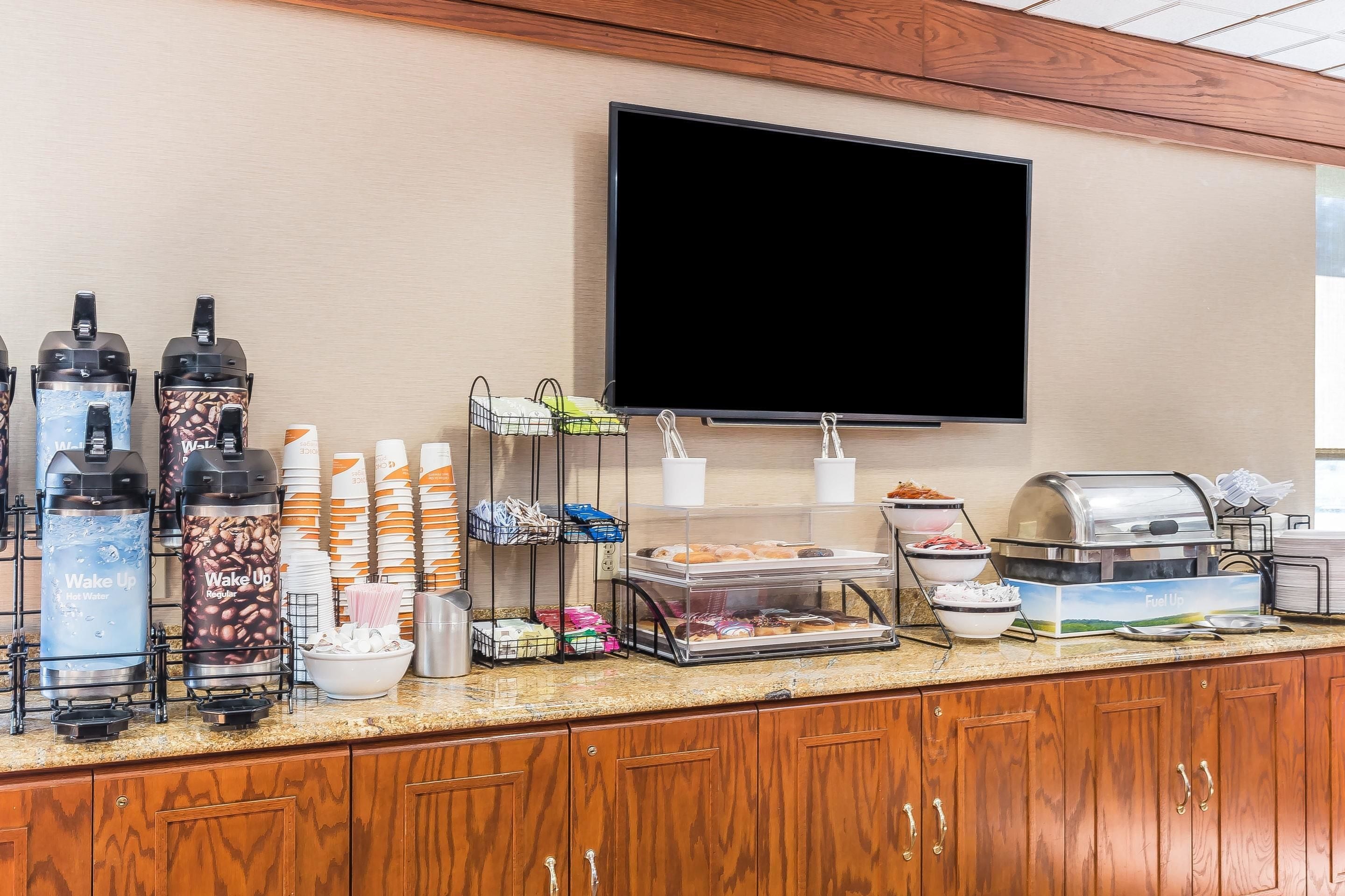 free buffet breakfast on weekdays