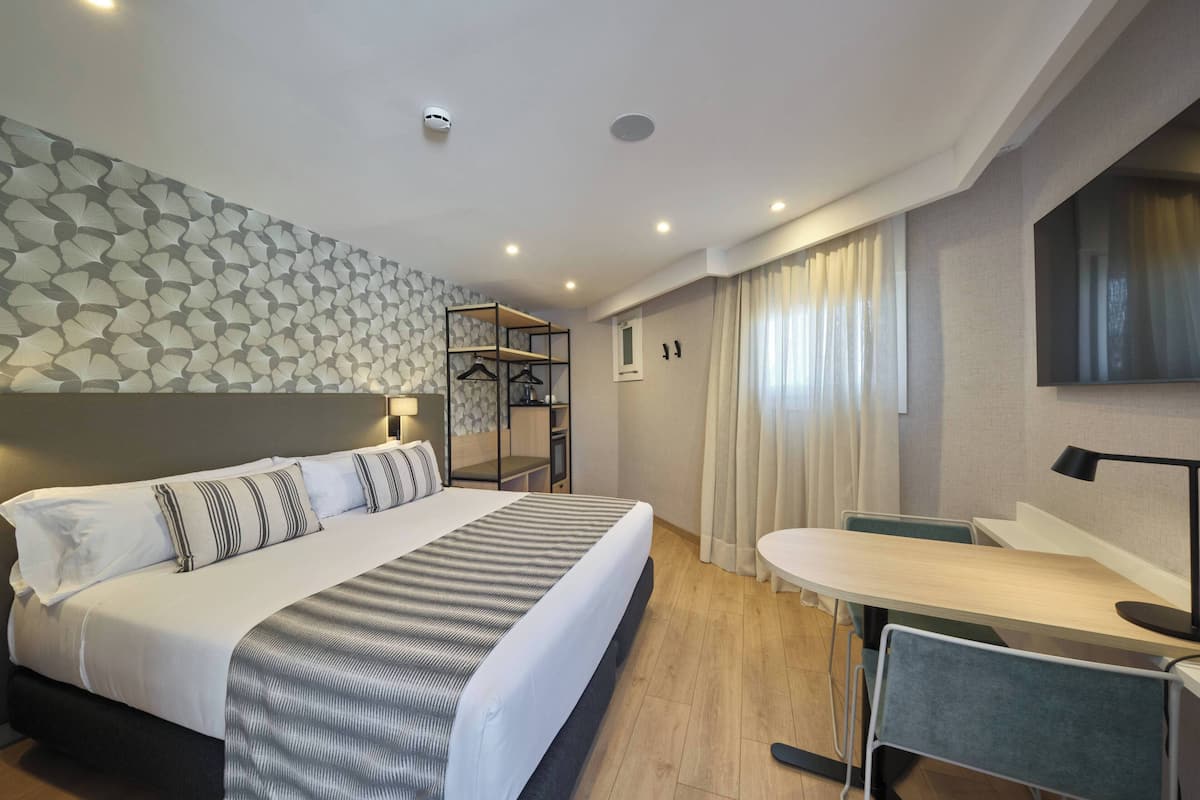 In-room safe, desk, iron/ironing board (on request), WiFi (free)