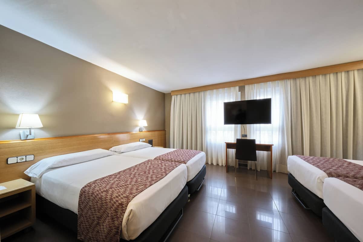 Phòng dành cho gia đình (4 adults) | Két bảo mật tại phòng, bàn, bàn ủi/dụng cụ ủi quần áo