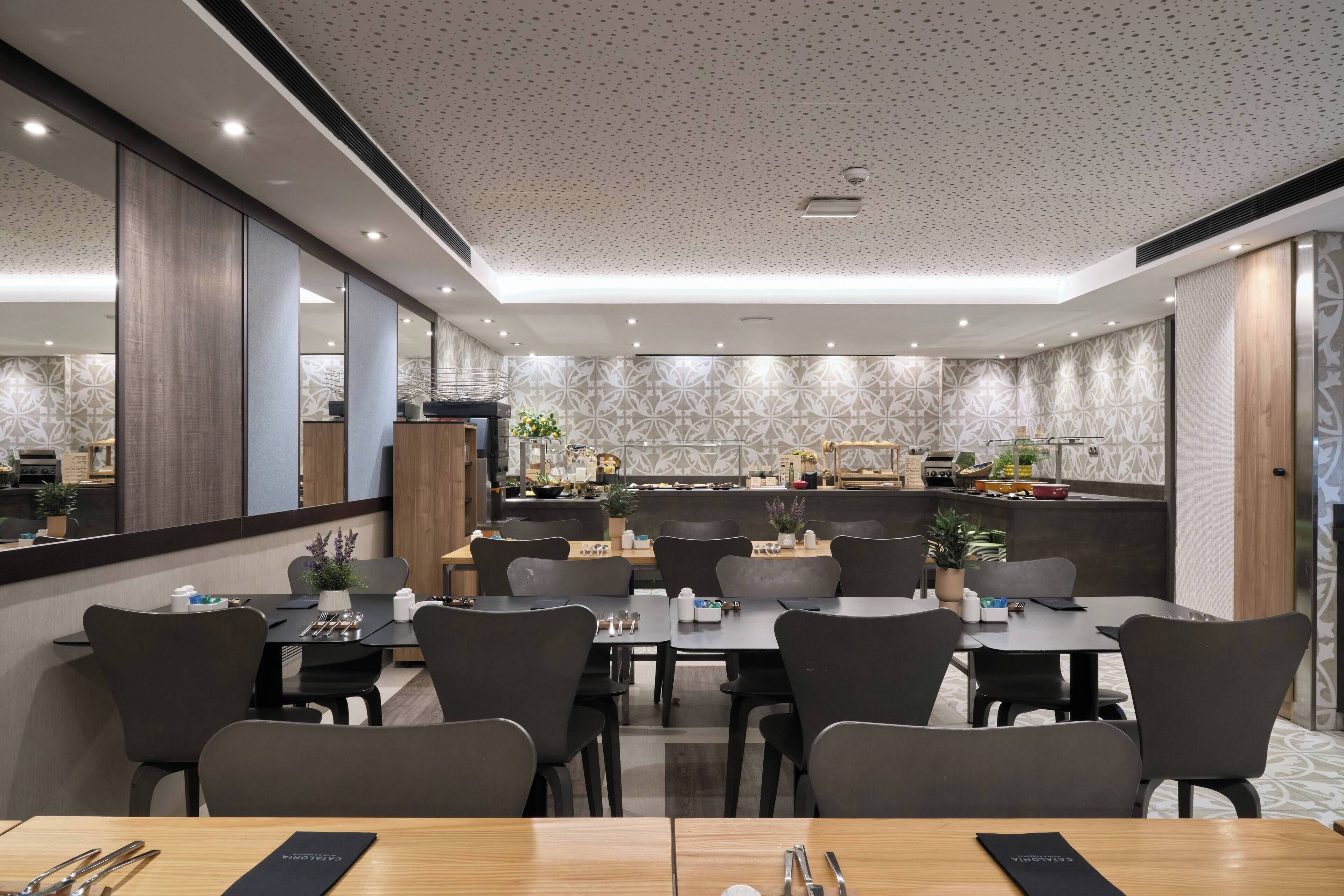 Petit déjeuner buffet (17 EUR par personne)