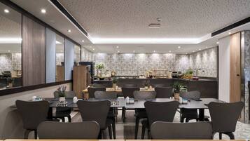 Tägliches Frühstücksbuffet (17 EUR pro Person)