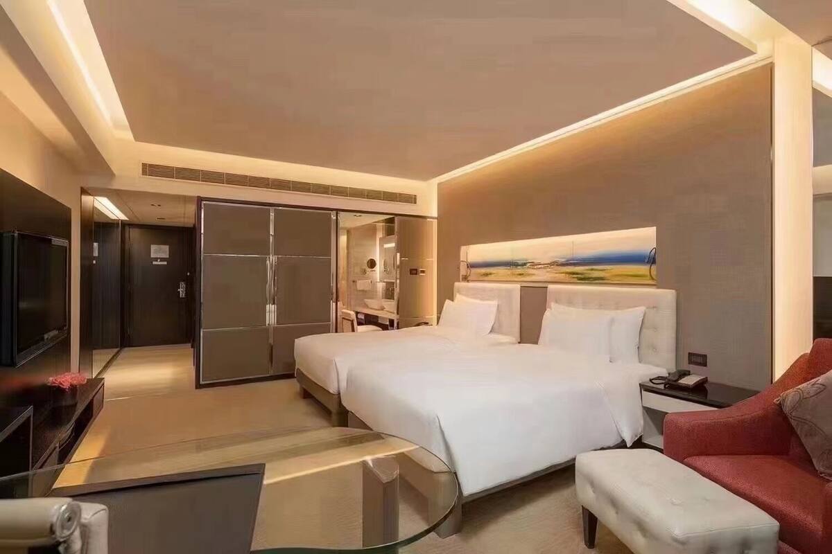 Premier Twin Room, 2 Twin Beds (West Wing) | Premium bedding, down comforters, minibar (free items), in-room safe