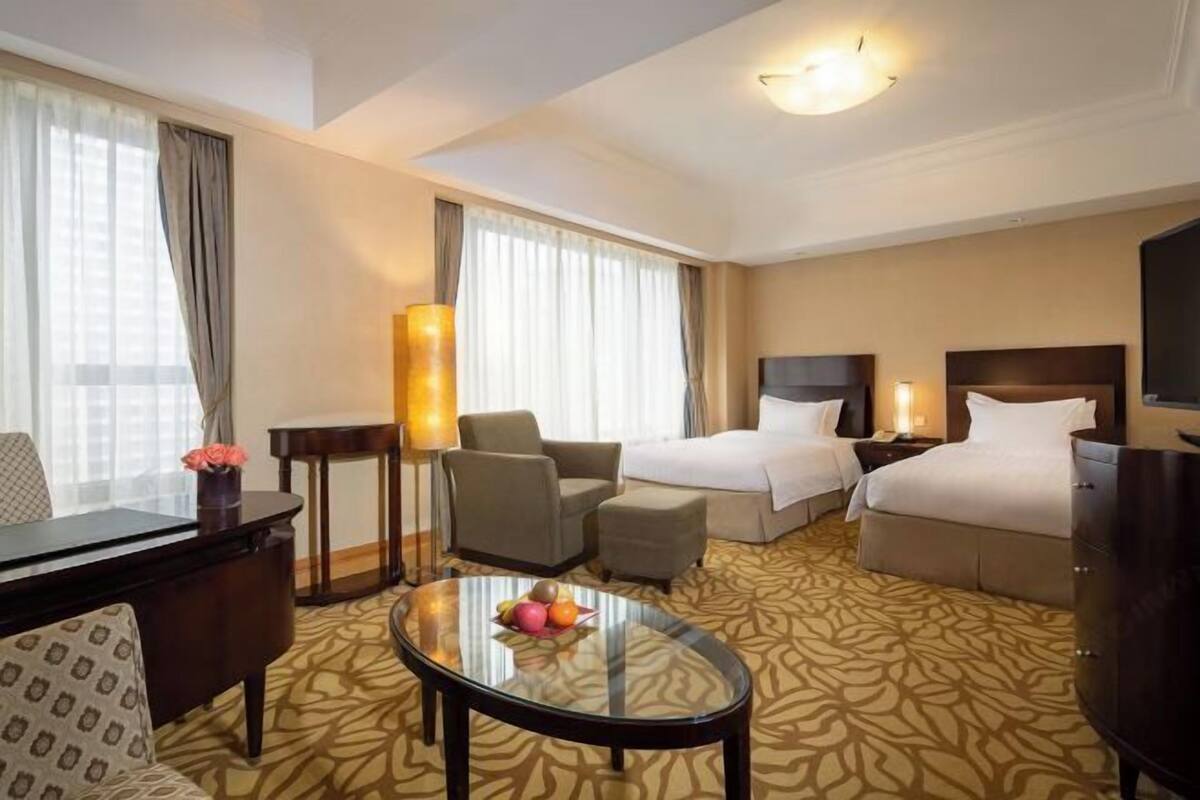 Premium bedding, down comforters, minibar (free items), in-room safe