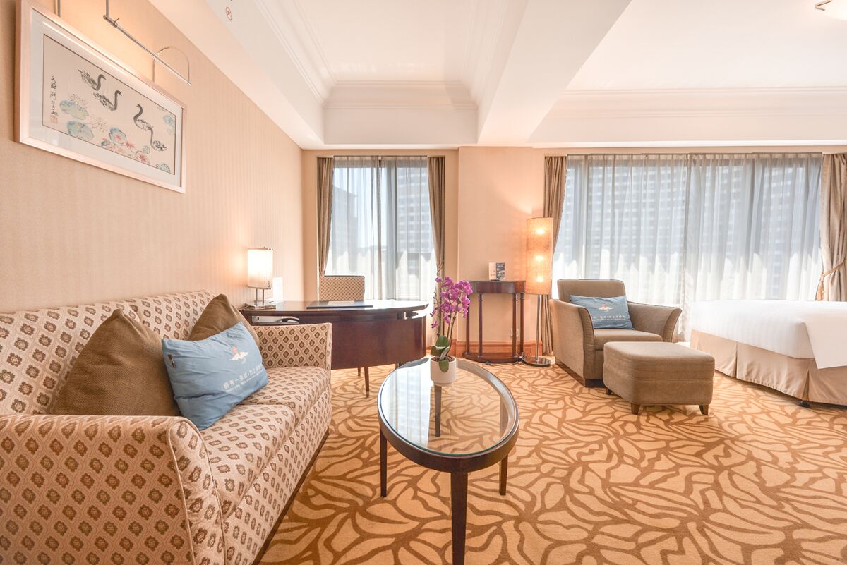 1 bedroom, premium bedding, down duvets, free minibar