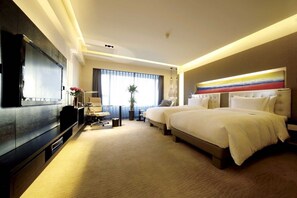 Seprai premium, selimut bulu angsa, minibar gratis, dan brankas