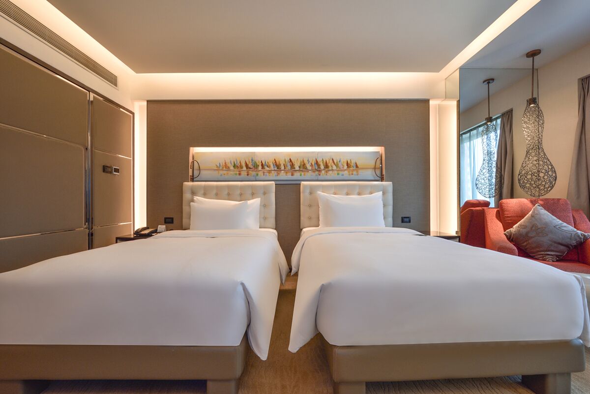 1 bedroom, premium bedding, down duvets, free minibar