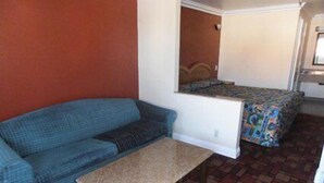 Living area - Econo Lodge Pico Rivera (Pico Rivera)
