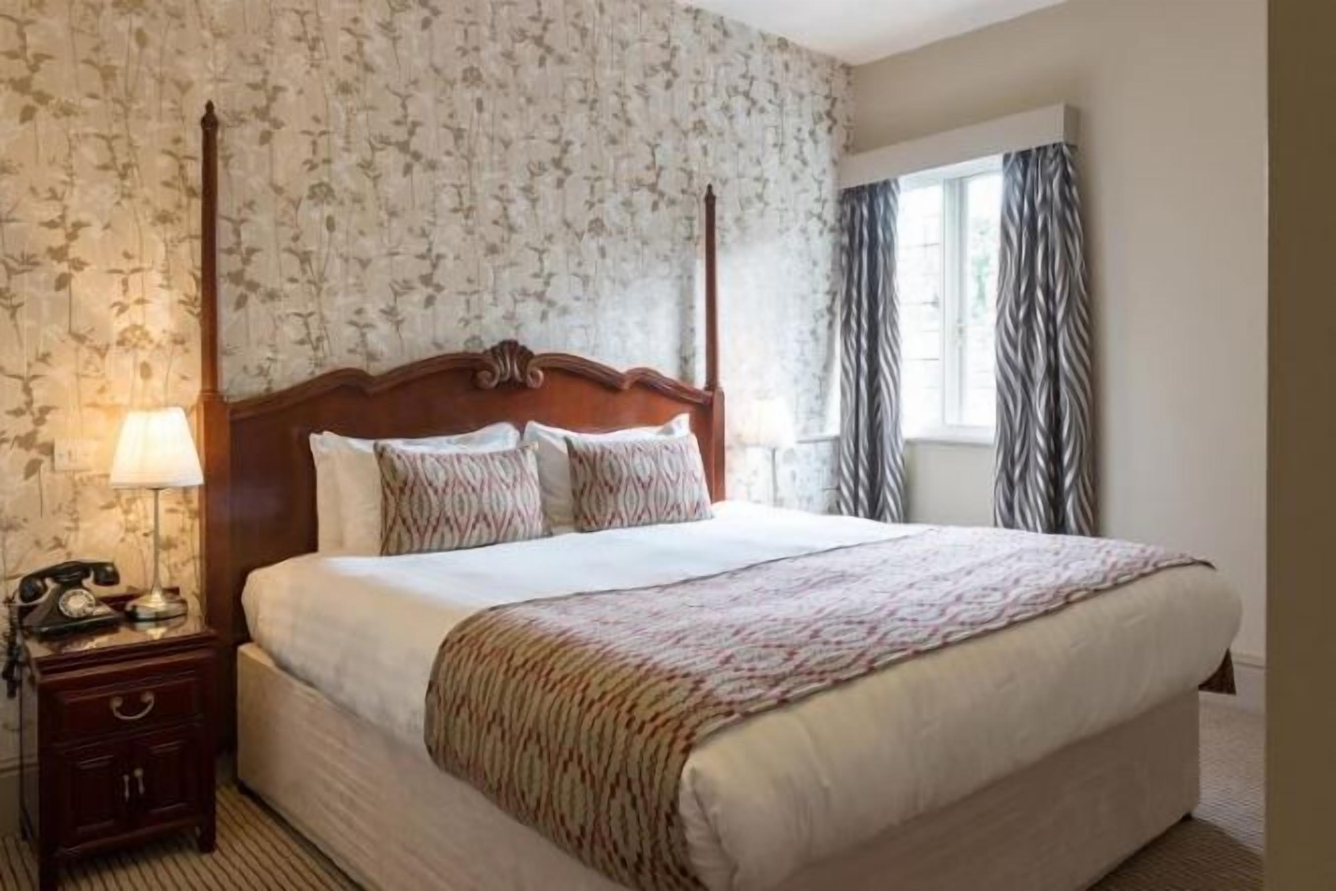 Cribs/infant beds, free WiFi, bed sheets, alarm clocks