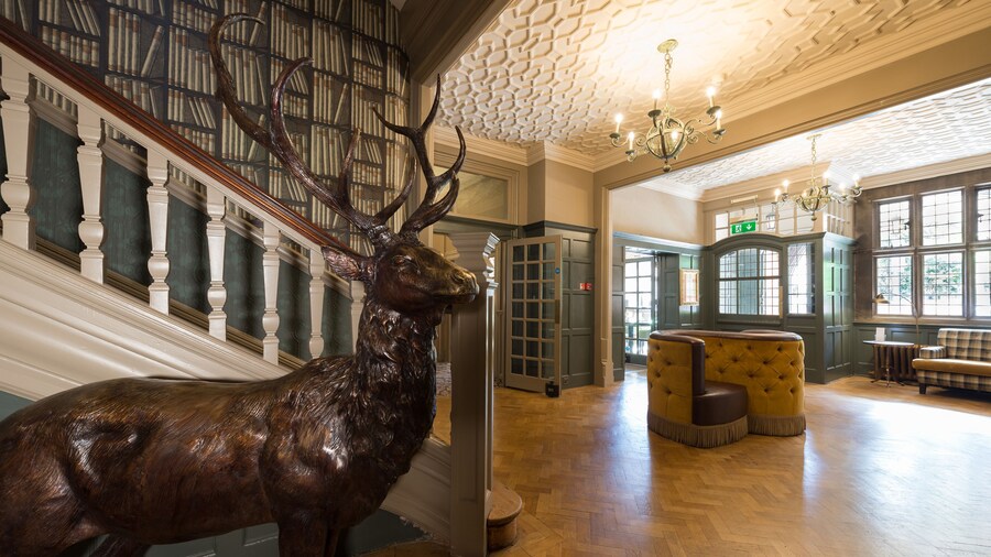 The Crown Manor House Hotel