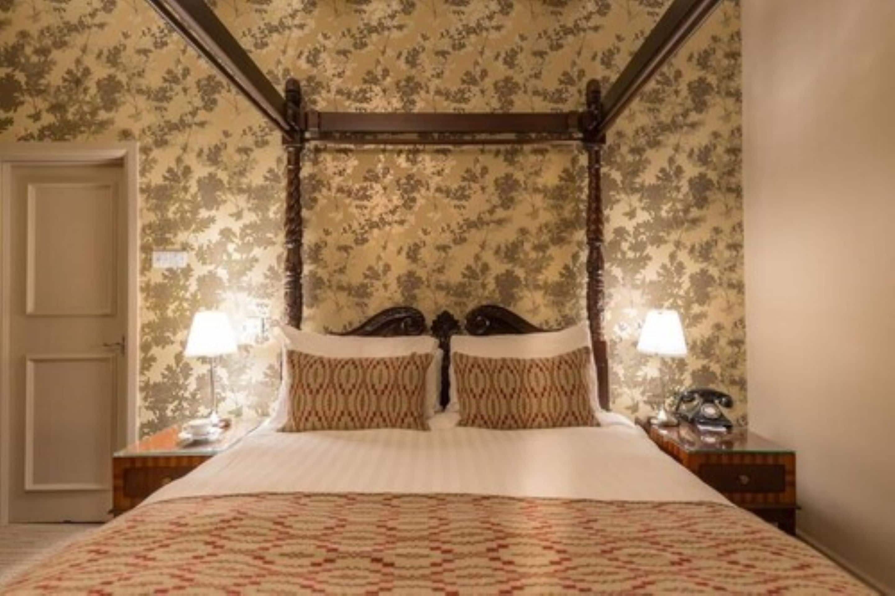 Photo - The Crown Manor House Hotel