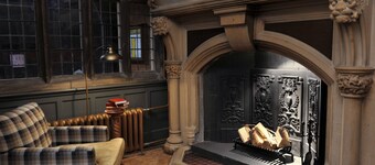 The Crown Manor House Hotel