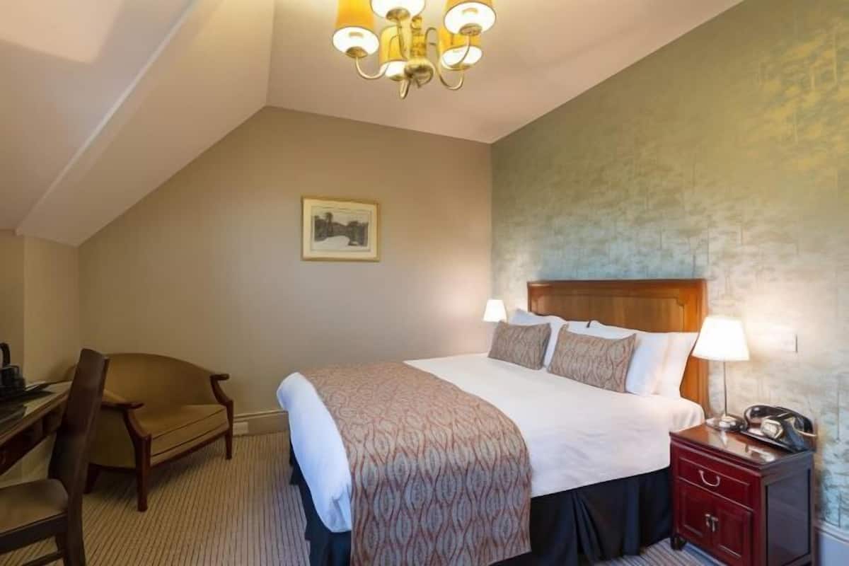 Cots/infant beds, free WiFi, bed sheets, alarm clocks