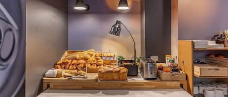 Dagelijks ontbijtbuffet (EUR 13.50 per persoon)