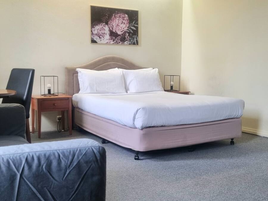 Estúdio, 1 cama Queen | Escrivaninha, espaço de trabalho para notebook