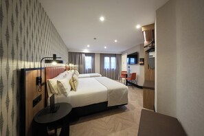 Superior Triple Room (2 adults + 1 children) | 1 bedroom, minibar, in-room safe, desk